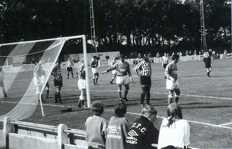 Margate defend a corner. Kevin Hudson is the keeper, Jason Fenton is on the post and other Margate players shown are Mark Weatherly (centre), Jason Eede (right), Micky Wells and Joe Brayne (in the background).