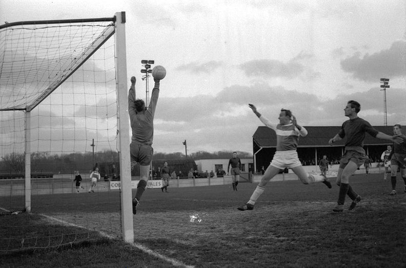 Tommy Barnett watches as the Ramsgate keeper goes up for a cross, the Ramsgate player on the extreme right is future Margate stalwart Tommy Marshall.