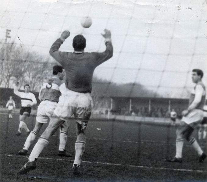 Brian Hughes keeps an eye on a shot with Jimmy Hunt (3) and Bob Harrop (right) in front of him.