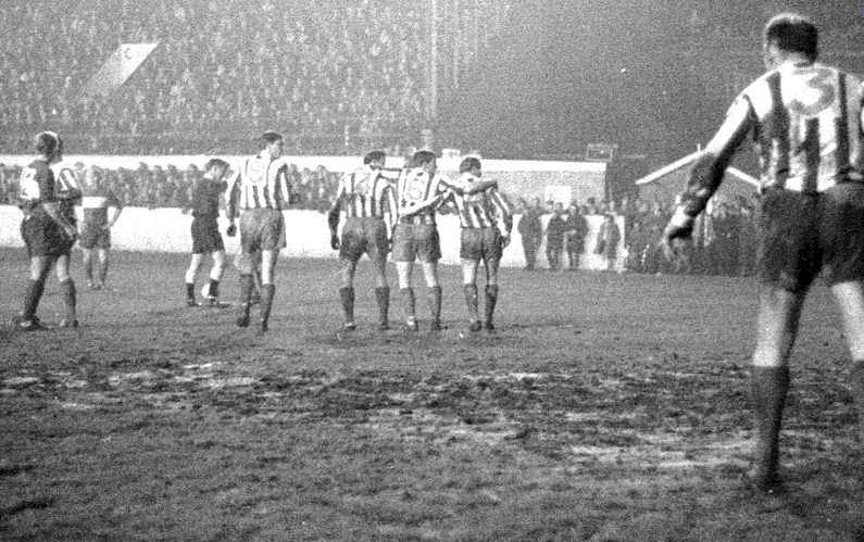 Margate line up a defensive wall.