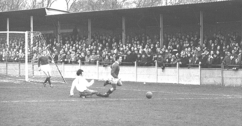 David Jarman makes a tackle.