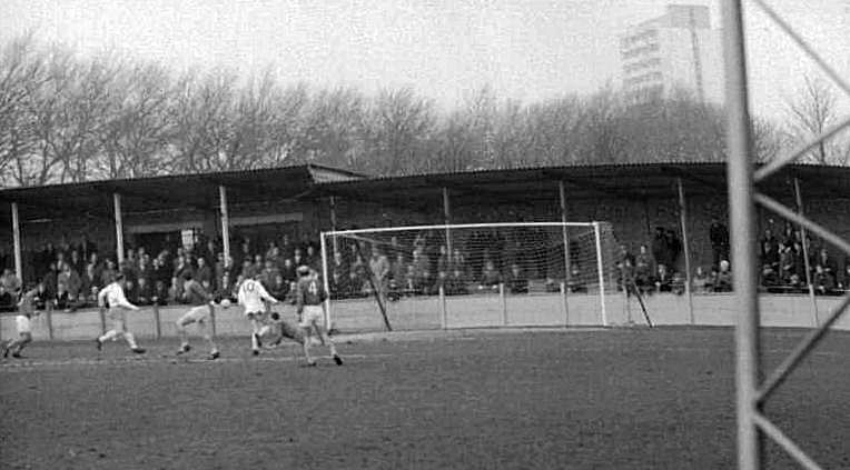 Action featuring John Fahy to the left and Tommy Jenkins in the number ten shirt.